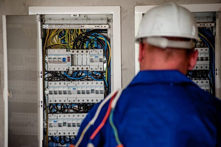 Elektricien Vianen voert veilige en professionele reparatie uit aan elektrische installatie en stopcontacten
