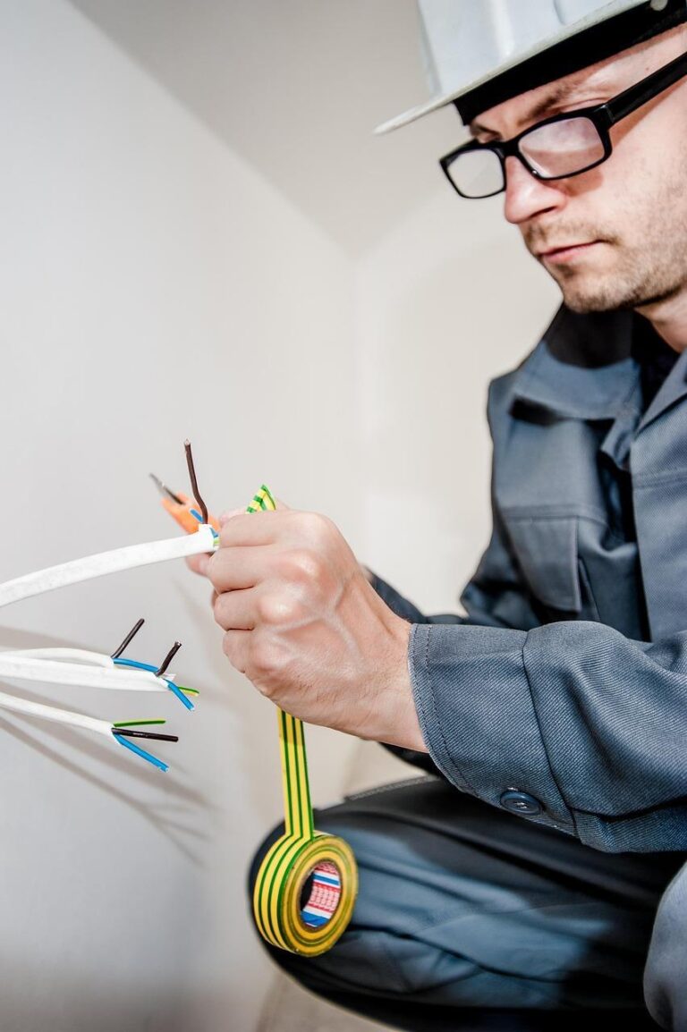 Elektricien Laren voert professioneel onderhoud uit aan elektrische installatie voor veilige bedrading